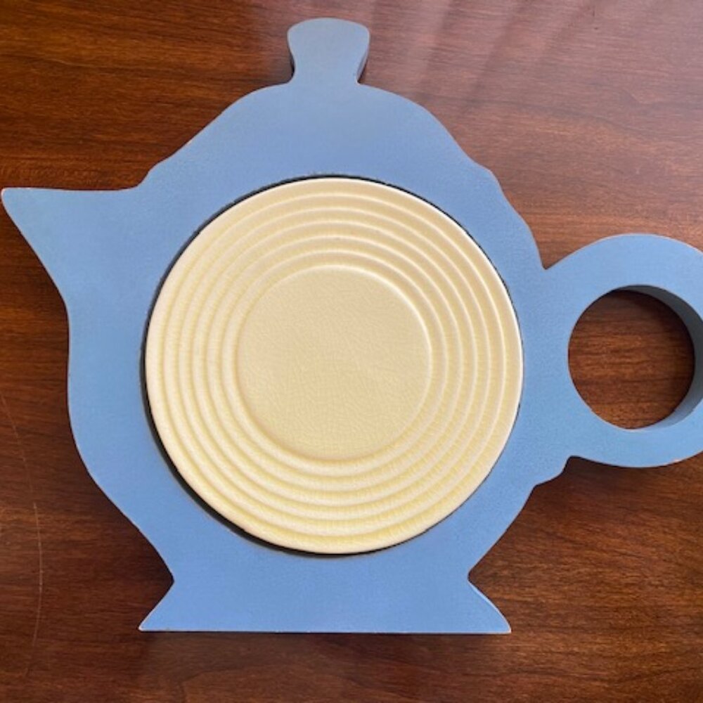 Fiesta Homer Laughlin Periwinkle & Sunflower Yellow Teapot Trivet